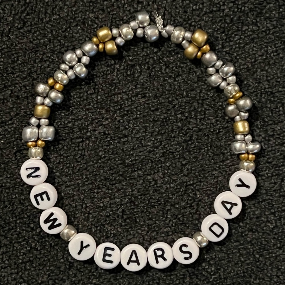 Taylor Swift New Year’s Day friendship bracelet